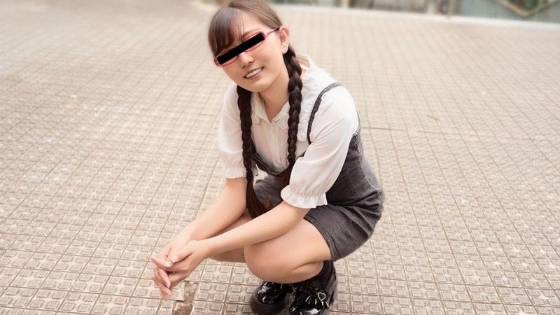 对开发臀部充满兴趣的红色眼镜妹子 反町智美 10musume_021426_01