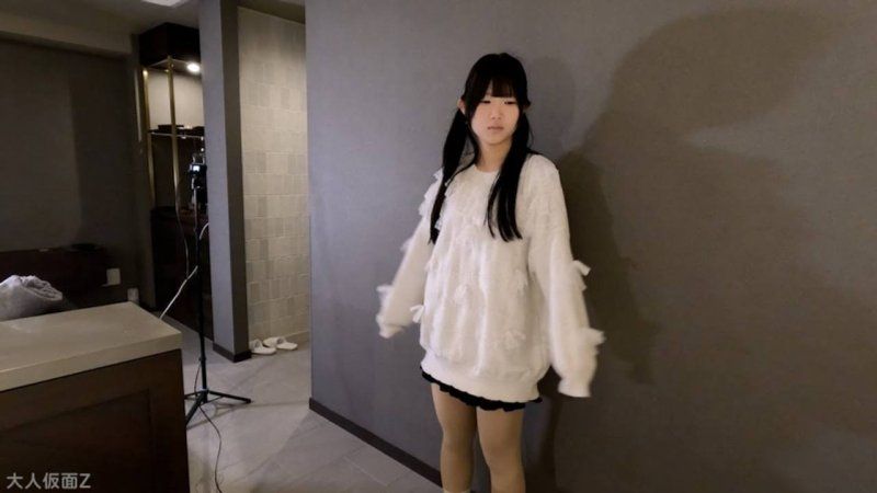 【素人初次拍摄】堇(18)163cm47kgD罩杯超级可爱，却被中年大叔接吻、中出、肛门贯通的影片，不同角度和未公开影片 FC2-PPV-4880821