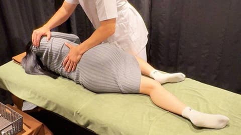 处女丧失 因为第一次中出的高潮而神魂颠倒的清纯系美女，强制无套插入 所有的一切都是初体验的快感，发出高潮声尖叫 FC2-PPV-4802772