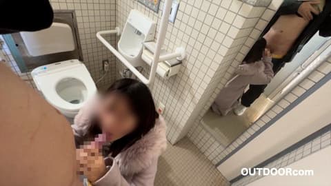 无法摆脱土气感的乡下口音妹｜在公共厕所吸吮鸡巴，可爱地撒娇，就这样一边发出像野兽一样的真实呻吟声一边做爱到翻白眼 FC2-PPV-4830380