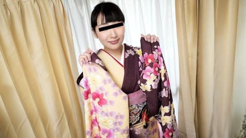 一位穿着和服,胸部丰满柔软的女孩 10musume_010326_01